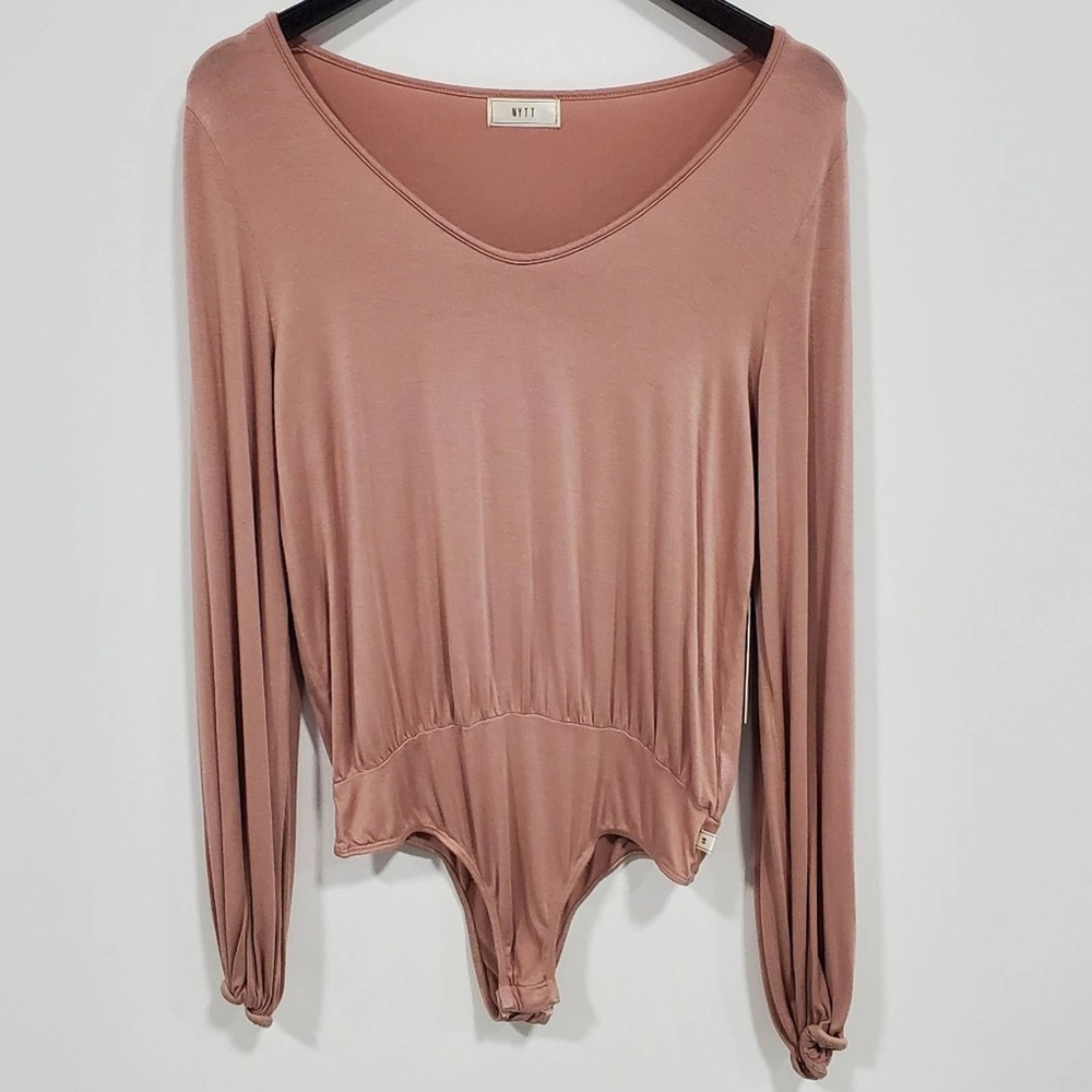 NYTT Abby Long Sleeve Blouson V-Neck Bodysuit